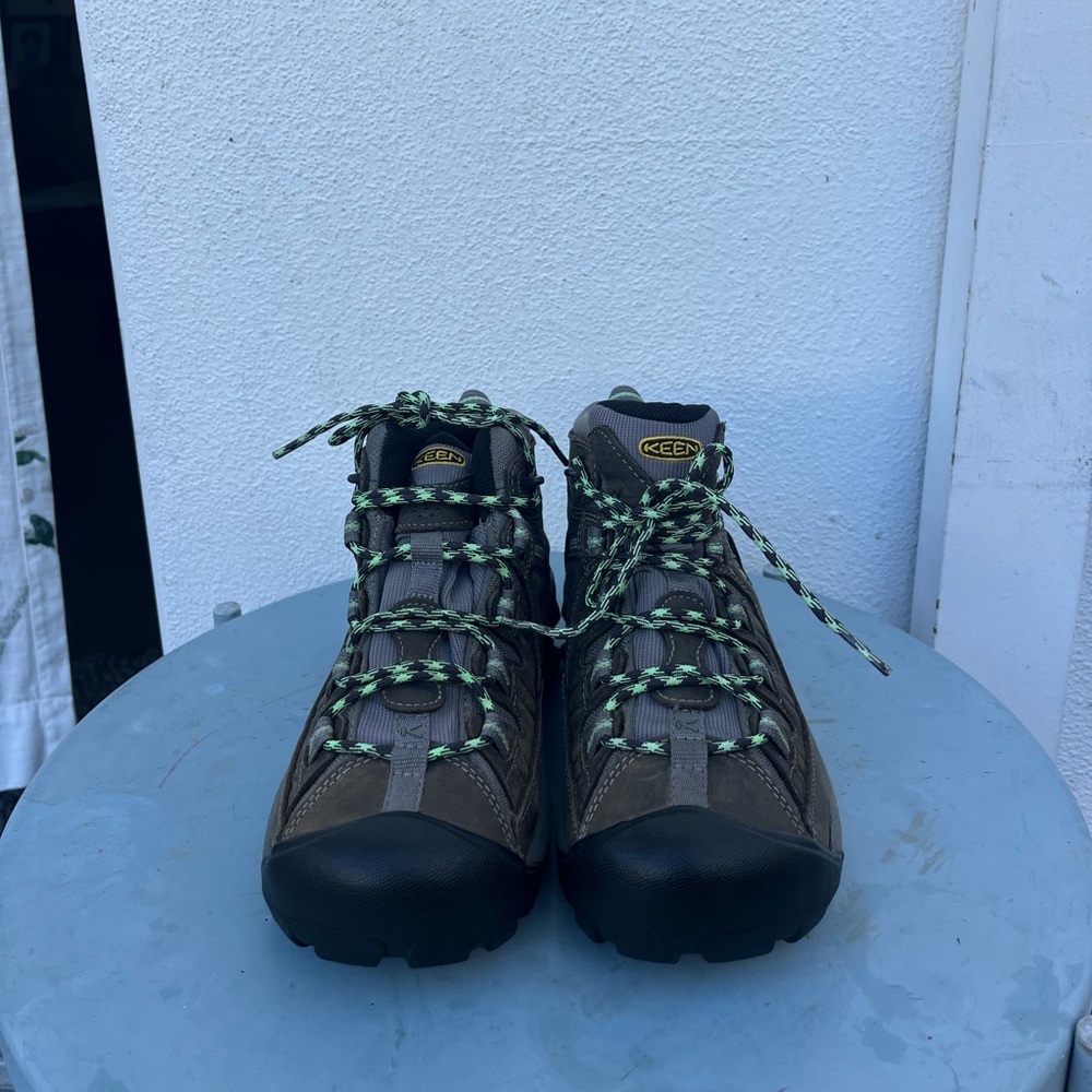 Women's Keen Targhee 2 Waterproof Mid Hiking Boots (8.5 US) - Picture 4 of 6